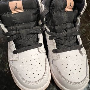 Kids Jordan kid tops like new size 9